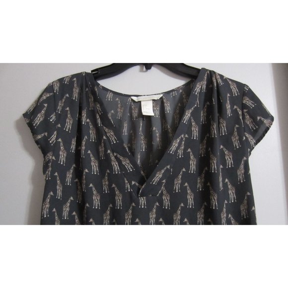 H&M Conscious 2 Giraffe Animal Print Shirt - Picture 2 of 5